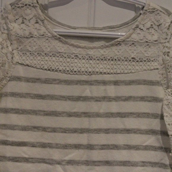 3/$25 🏷 Copper Key Grey & White Top Size Youth Small - Picture 3 of 3